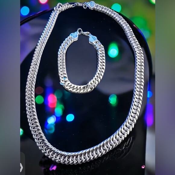 Jewelry - This stunning jewelry set features a 925 sterling silver necklace and an 7-inch